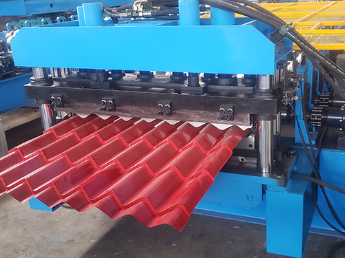 Work flow of color steel tile press